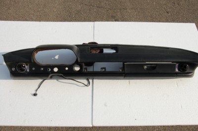 DB/8-Armaturentafel für W115, rissfrei, Maserung Serie 2, Farbe schwarz