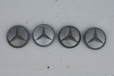 4er-Satz Radnabenabdeckungen für Mercedes-Benz W115 /8 Alufelgen Art.Nr. 1074000025 gebraucht