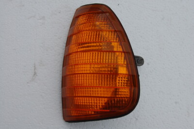 W123 Blinker rechts Hella A0008200521 gebraucht