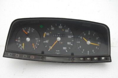 W123 Kombiinstrument A1235425801 gebraucht km-Stand: 250317 km