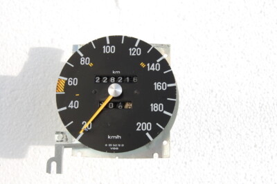 W123 200km/h-Tacho, km-Stand: 228216 gebraucht